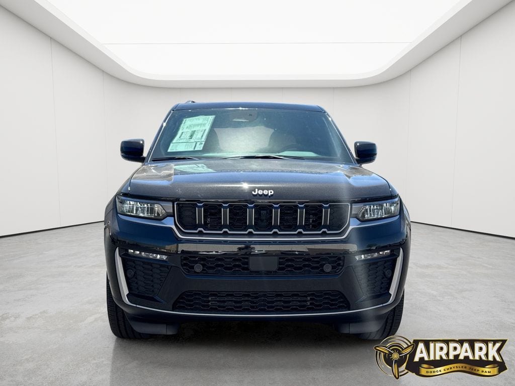 New 2026 Diamond Black Crystal Pearlcoat Jeep Limited image 9