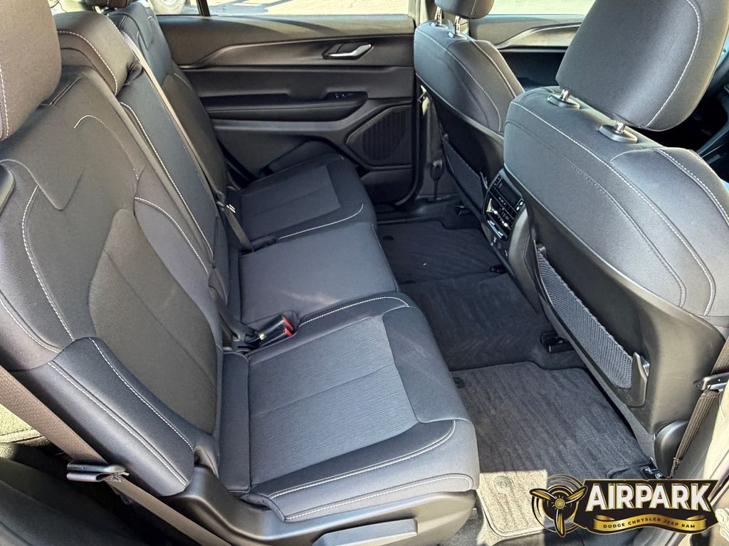 New 2025 Diamond Black Crystal Pearlcoat Jeep Laredo image 13