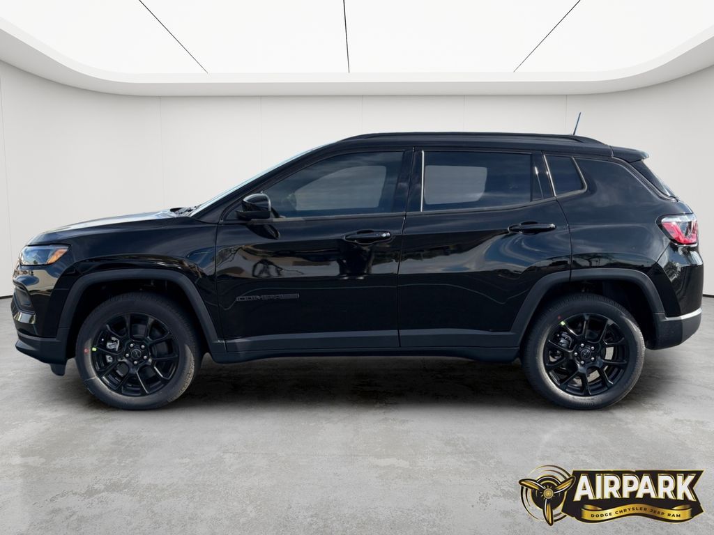 New 2026 Diamond Black Crystal Pearlcoat Jeep Latitude image 7