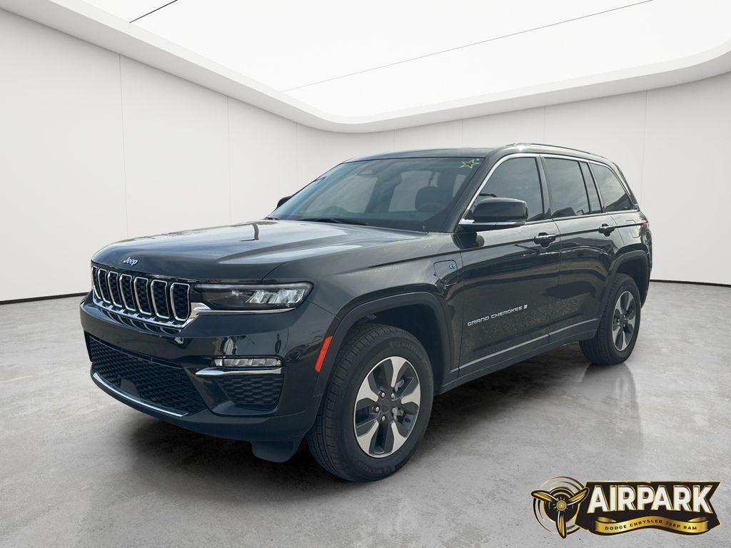 New 2023 Rocky Mountain Pearlcoat Jeep Base image 9