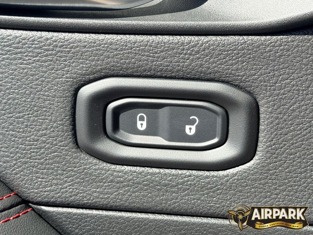 New 2026 Reign Jeep Rubicon image 18