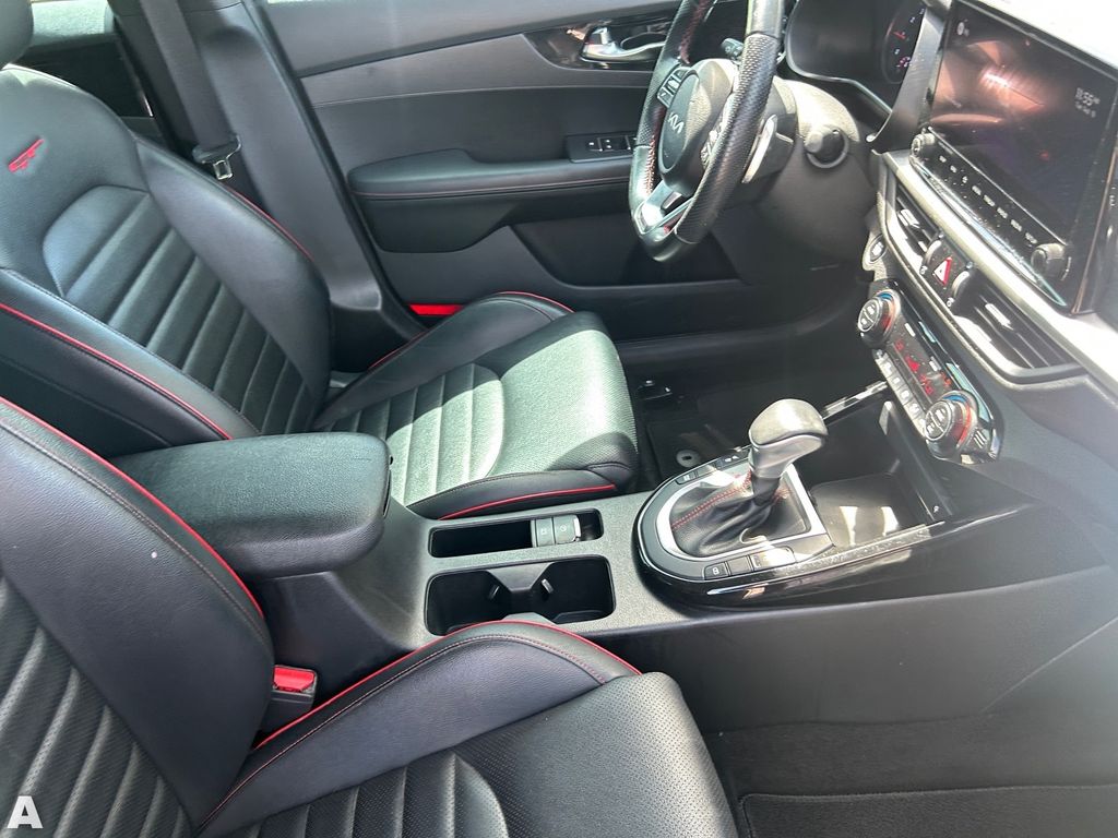 Used 2022 Currant Red Kia GT image 12