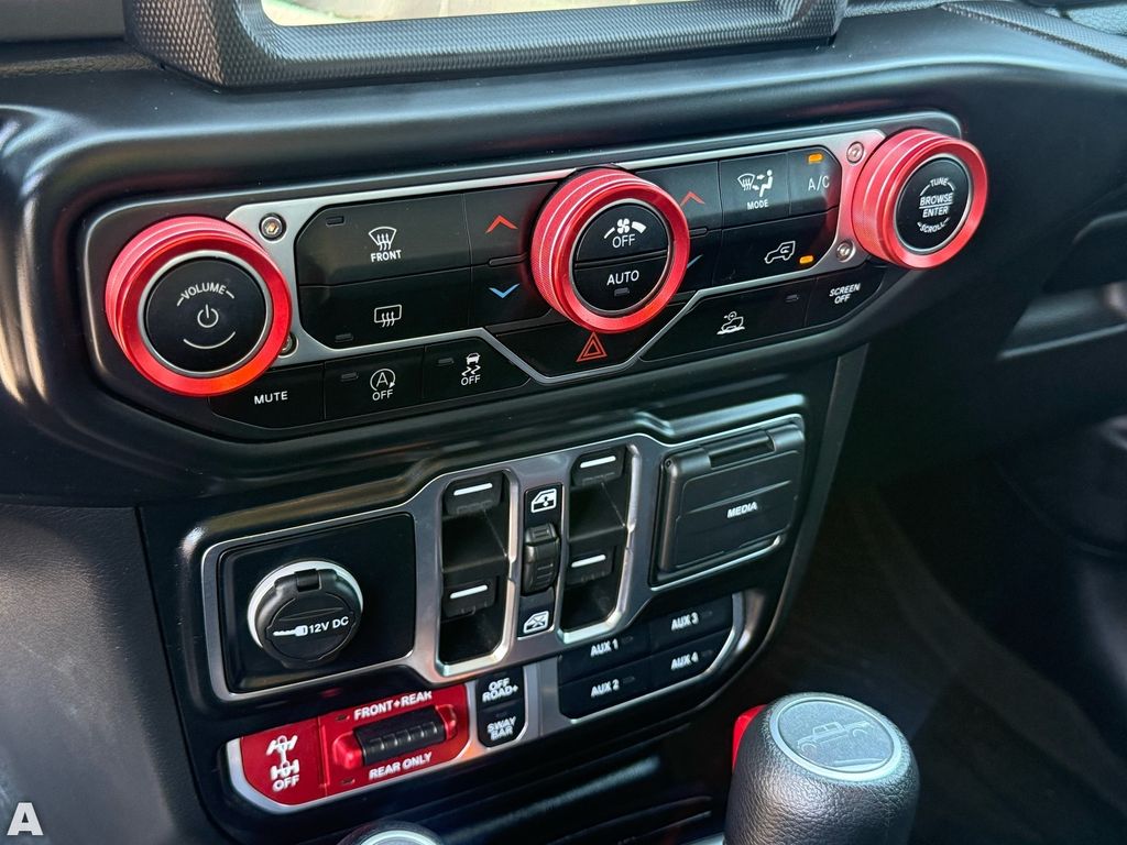 Used 2022 Silver Zynith Clearcoat Jeep Rubicon image 22