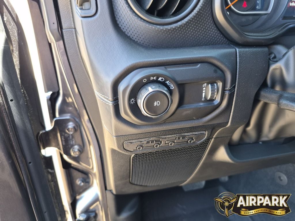 New 2026 Granite Crystal Jeep Rubicon image 18