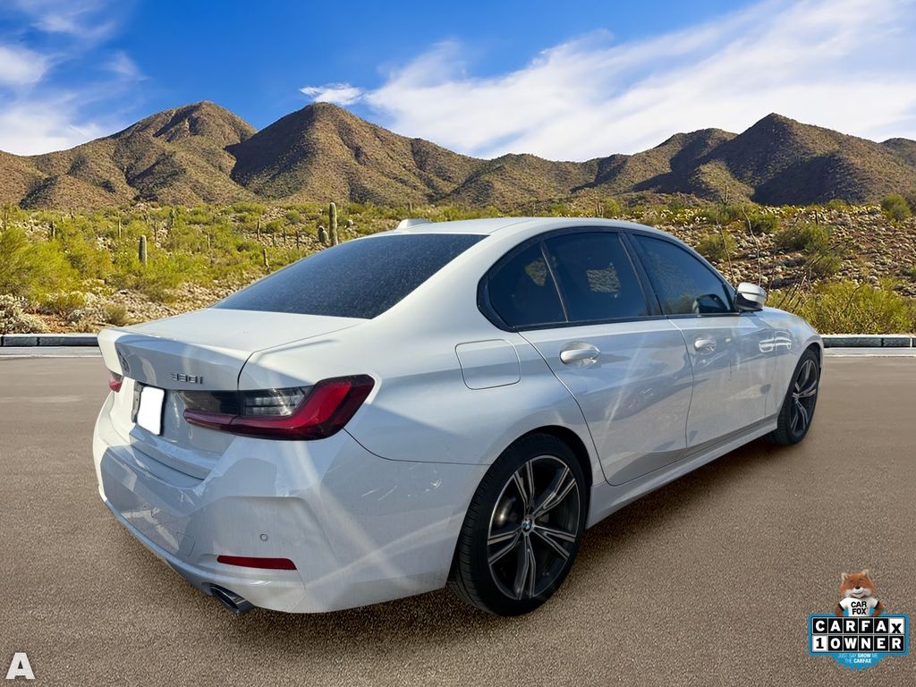 2023 BMW 3 Series 330i - Photo 4