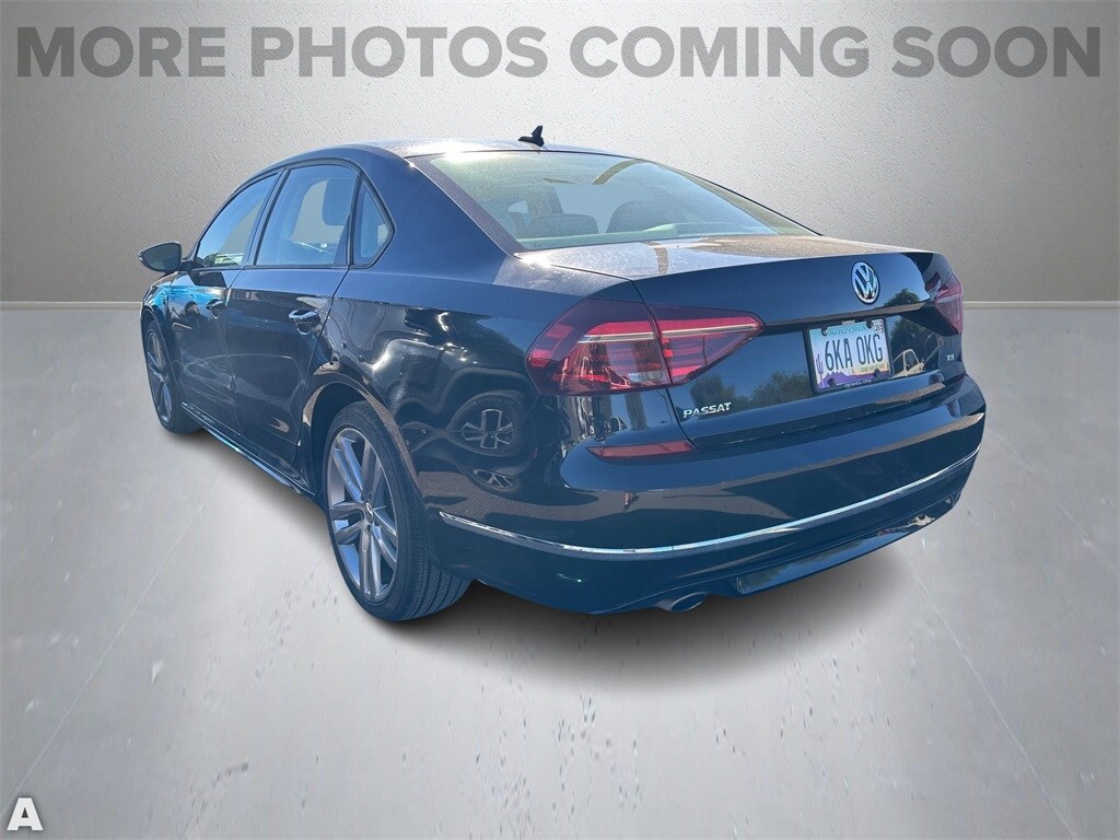 2018 Volkswagen Passat 2.0T R-Line photo 3