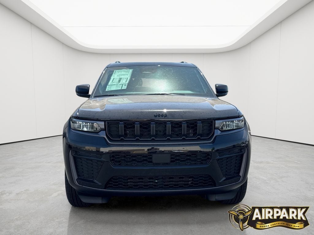 New 2026 Diamond Black Crystal Pearlcoat Jeep Laredo image 7
