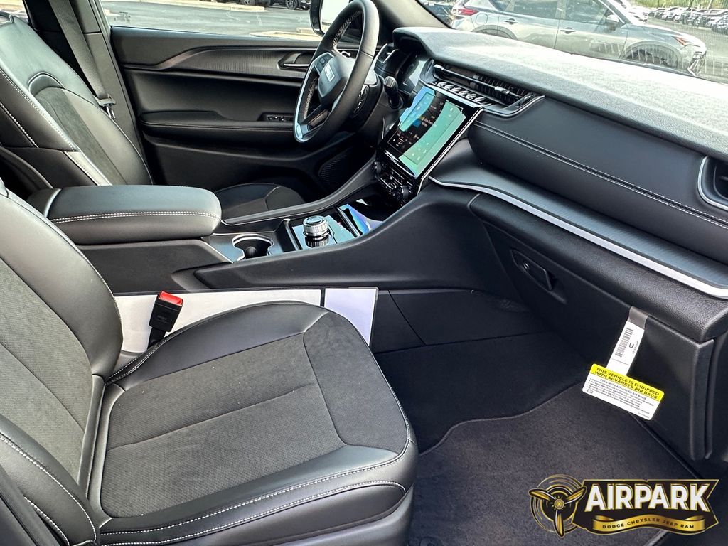 New 2025 Silver Zynith Jeep Laredo image 12