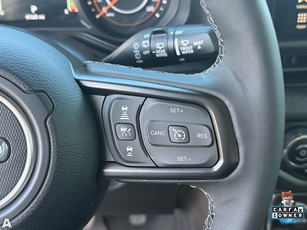 Used 2025 Hydro Blue Pearl Coat Jeep Sport S image 17