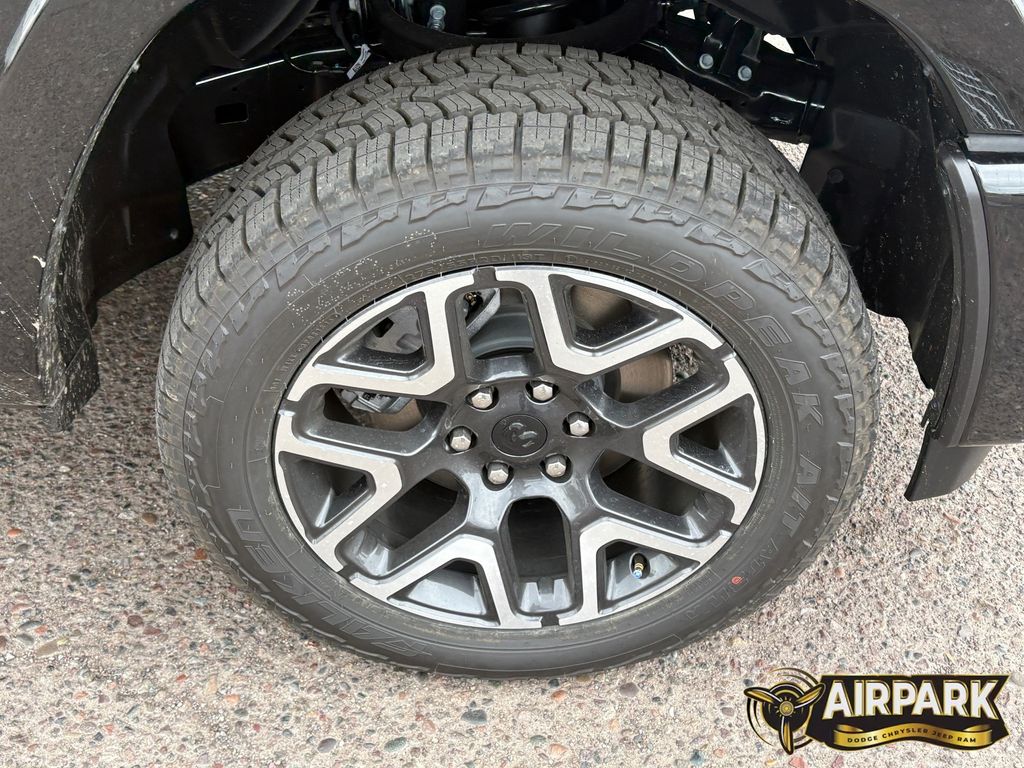 New 2026 Diamond Black Crystal Pearlcoat Ram Laramie image 10