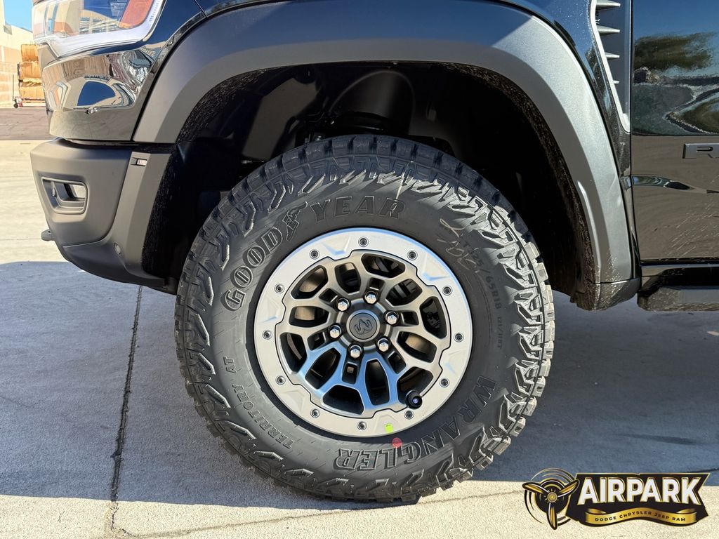 New 2026 Diamond Black Crystal Pearlcoat Ram RHO image 10