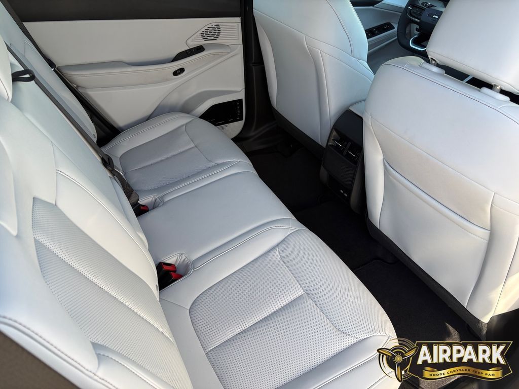 New 2026 Silver Zynith Jeep Laredo/Limited image 12