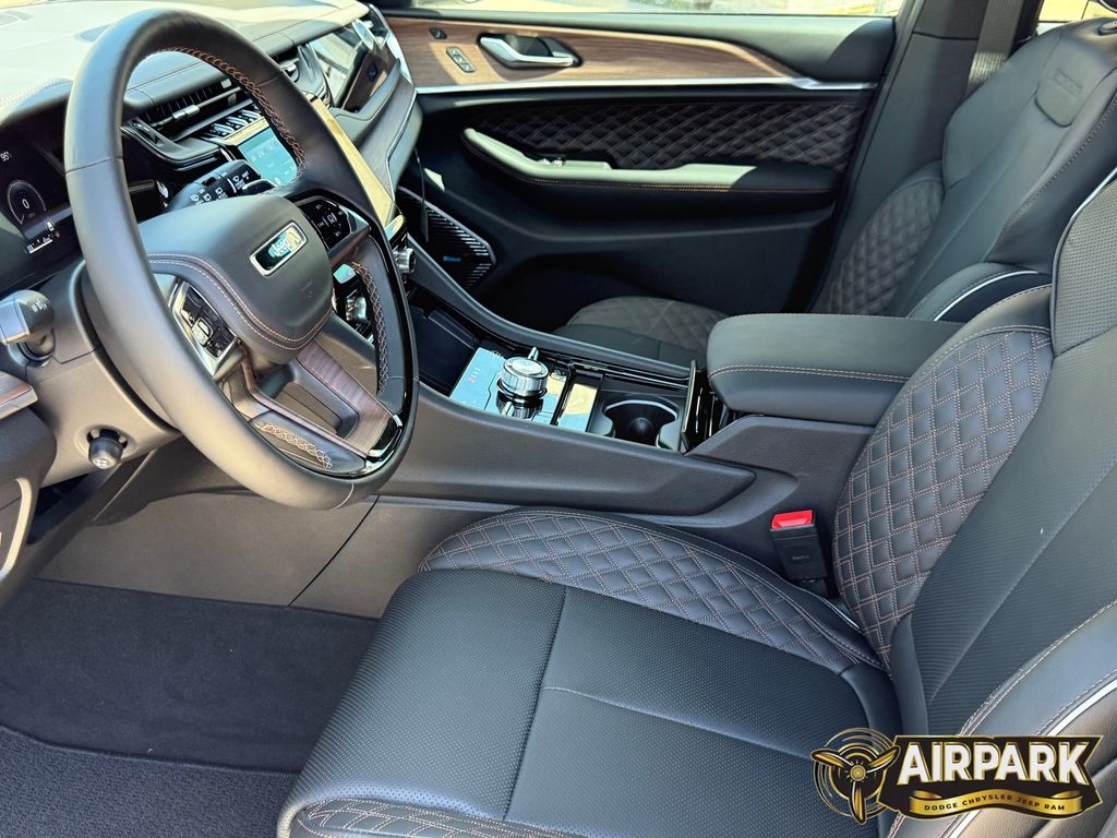 New 2025 Silver Zynith Jeep Summit image 12