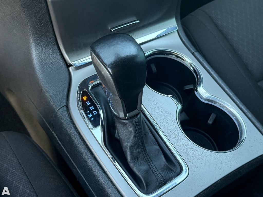 Used 2021 Diamond Black Crystal Pearlcoat Jeep Laredo E image 21