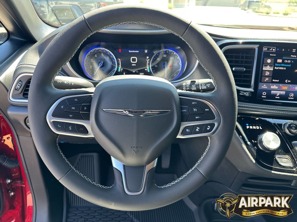 2025 Chrysler Pacifica Select - Photo 17