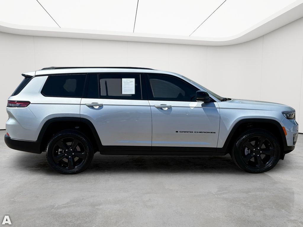 Used 2025 Silver Zynith Jeep Limited image 8