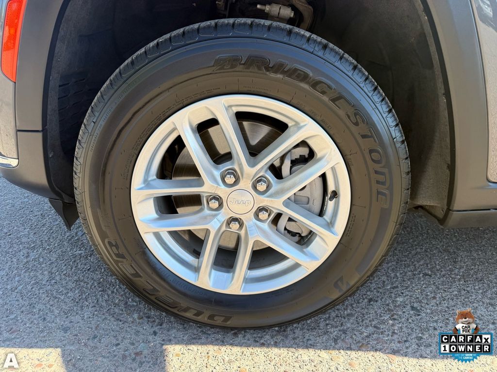 Used 2025 Baltic Gray Metallic Clearcoat Jeep Laredo image 10