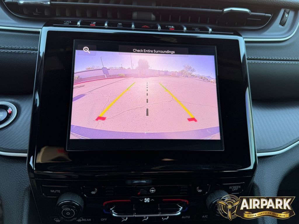 New 2025 Diamond Black Crystal Pearlcoat Jeep Laredo image 20