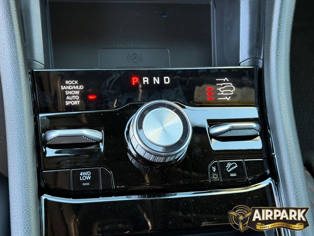 New 2025 Silver Zynith Jeep Summit image 19