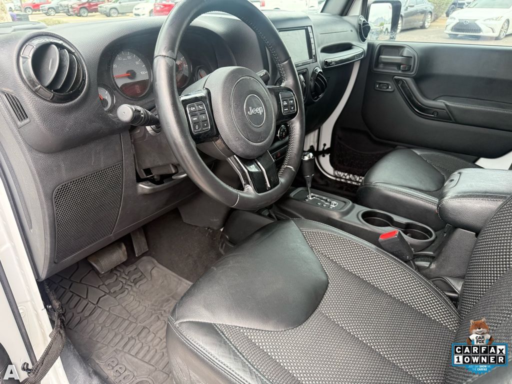 Used 2016 Bright White Clearcoat Jeep Unlimited Sahara image 11