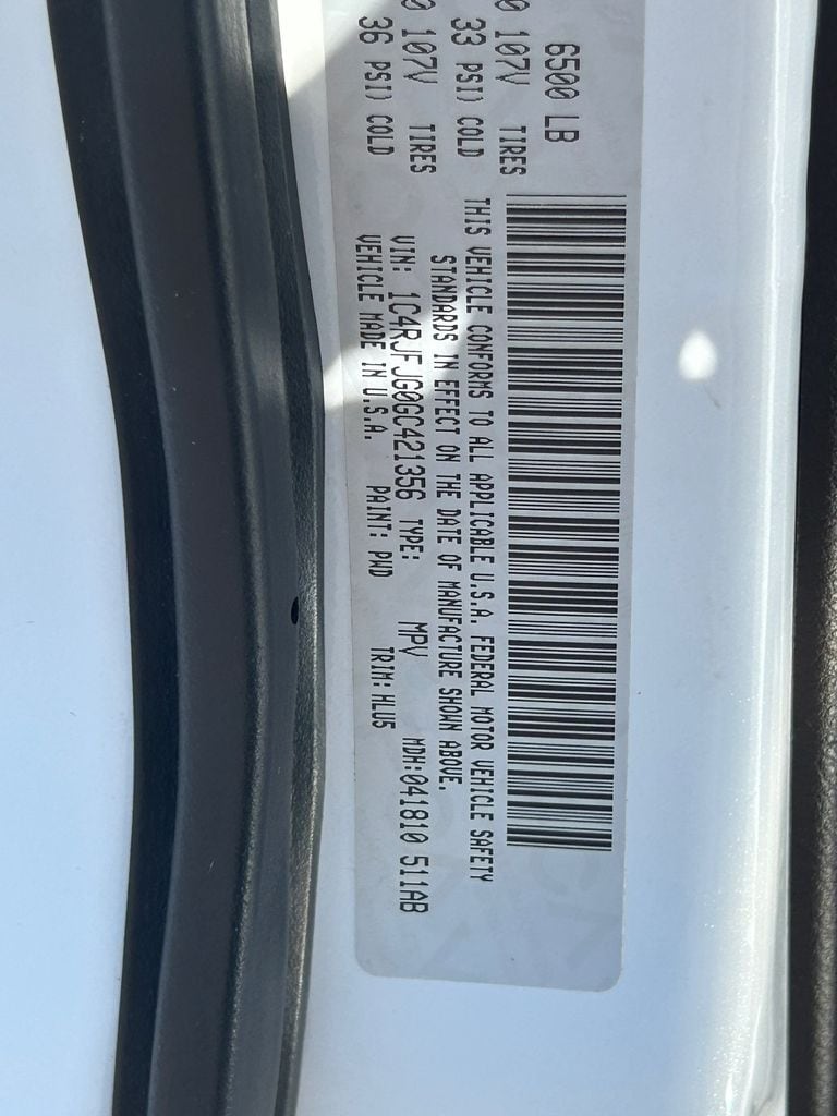 Used 2016 Ivory 3-Coat Jeep Summit image 32