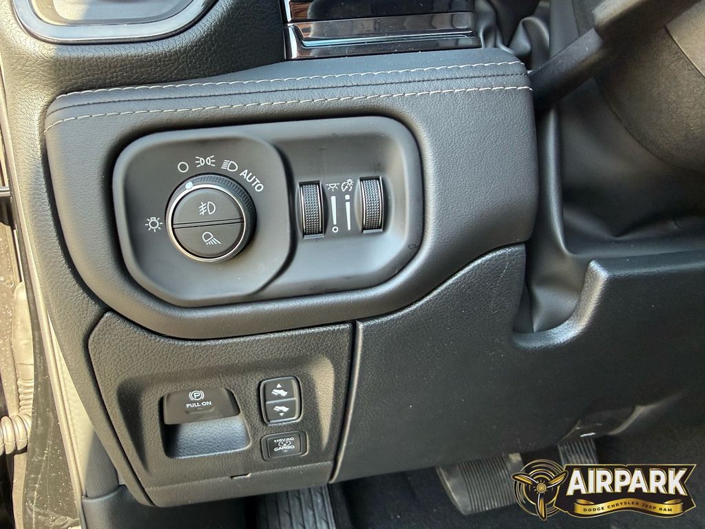 New 2026 Diamond Black Crystal Pearlcoat Ram Limited image 14