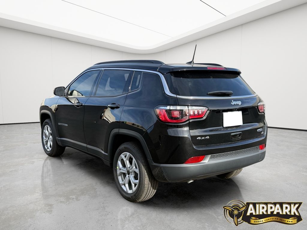 New 2026 Diamond Black Crystal Pearlcoat Jeep Latitude image 7