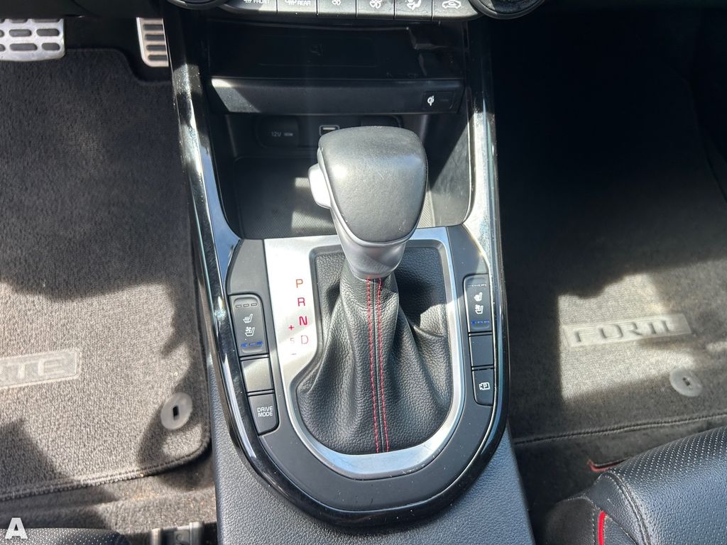 Used 2022 Currant Red Kia GT image 27