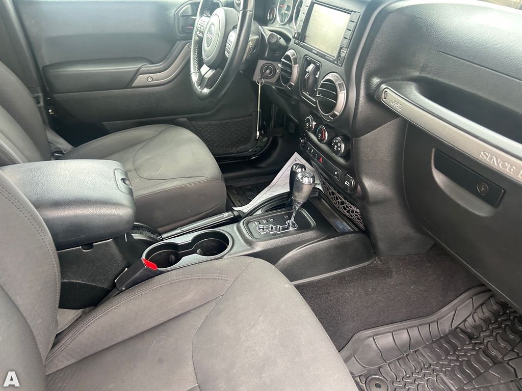 Used 2018 Black Clearcoat Jeep Unlimited Sport image 13