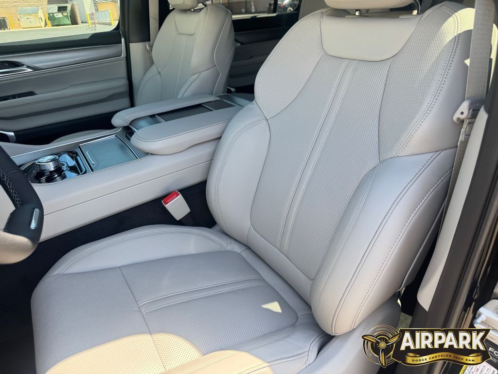 New 2026 High Gloss Black Jeep Base image 17