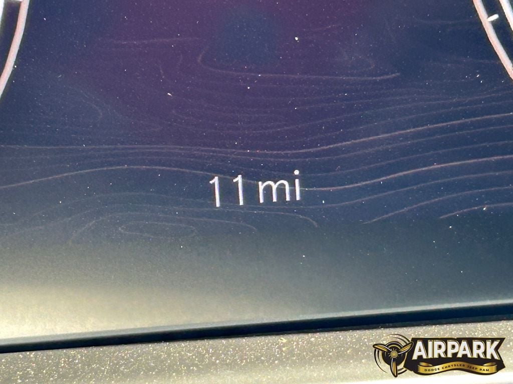 New 2026 Diamond Black Crystal Pearlcoat Jeep Laredo image 31