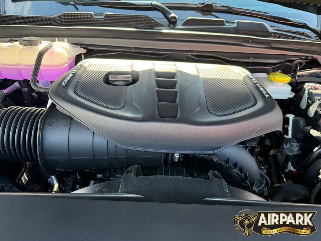 New 2026 Diamond Black Crystal Pearlcoat Ram Limited image 26