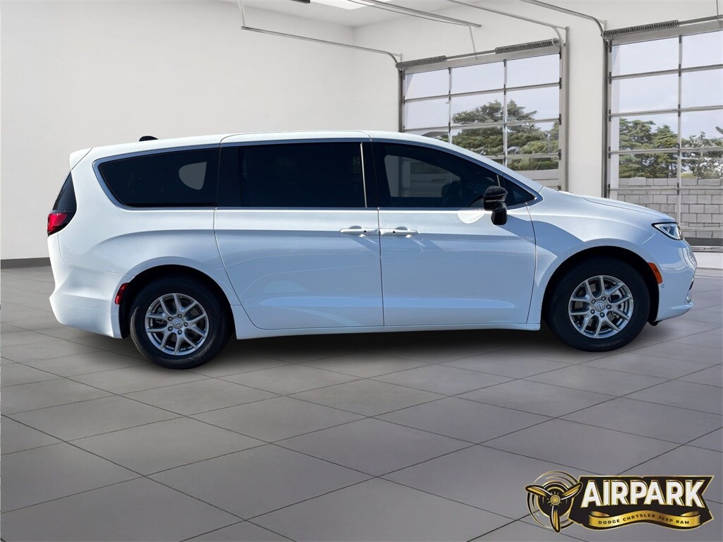 New 2026 Chrysler Pacifica Select Passenger Van