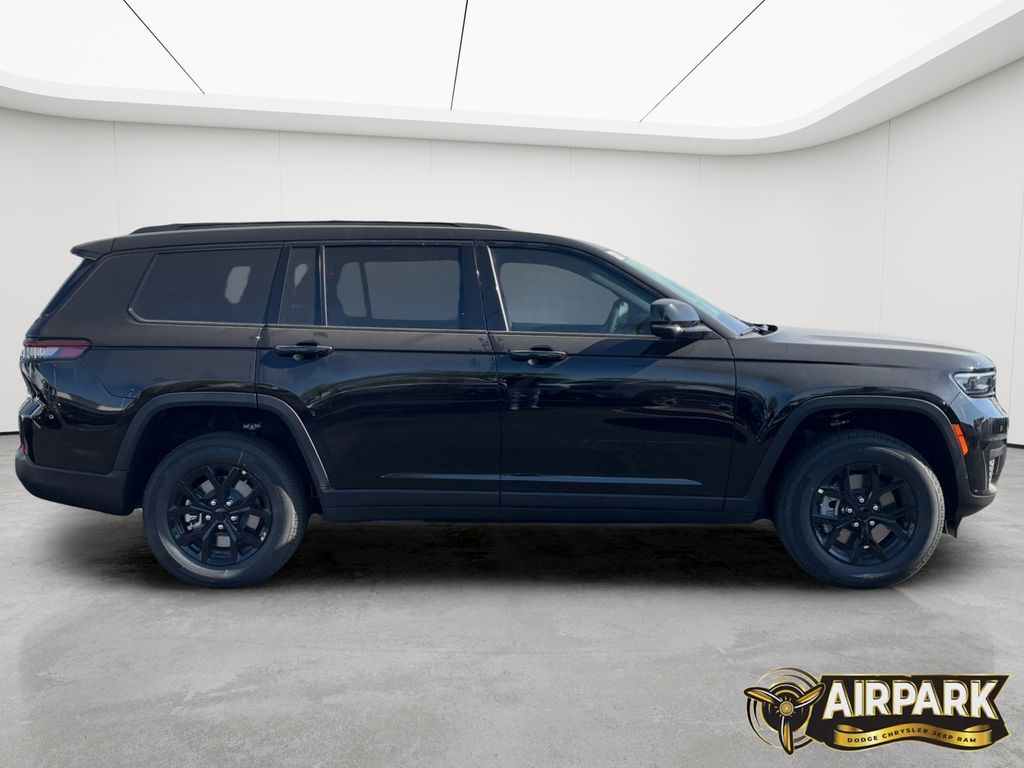 New 2025 Diamond Black Crystal Pearlcoat Jeep Laredo image 3