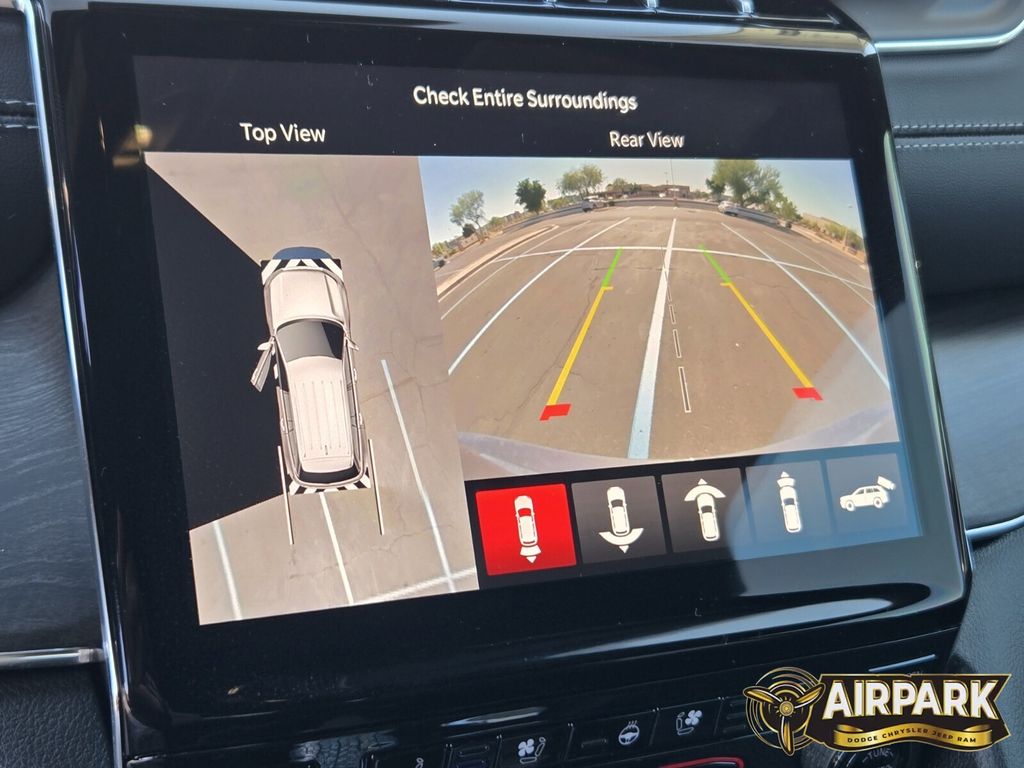 New 2025 Baltic Gray Jeep Overland image 23