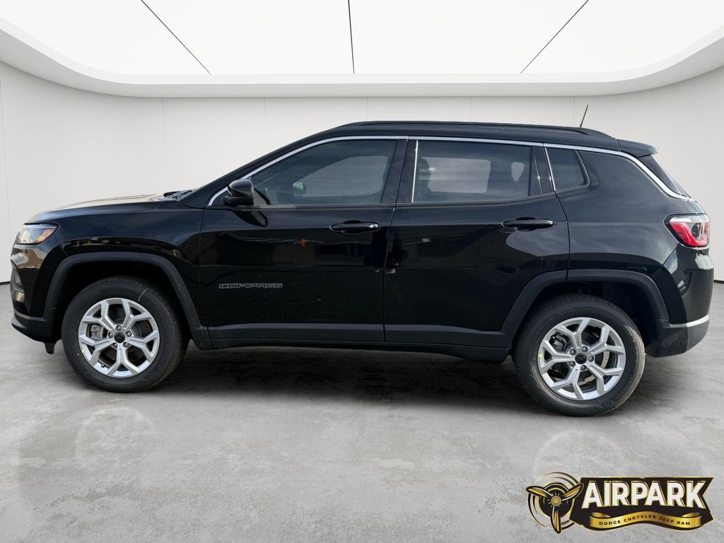 New 2026 Diamond Black Crystal Pearlcoat Jeep Latitude image 8