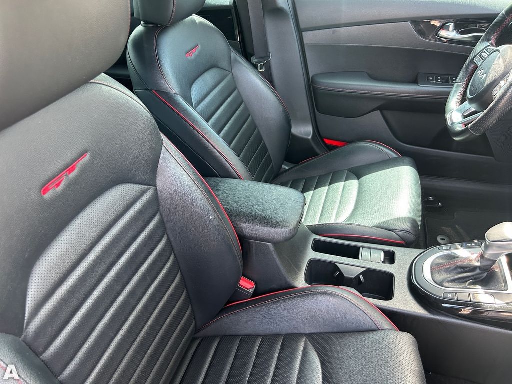 Used 2022 Currant Red Kia GT image 11