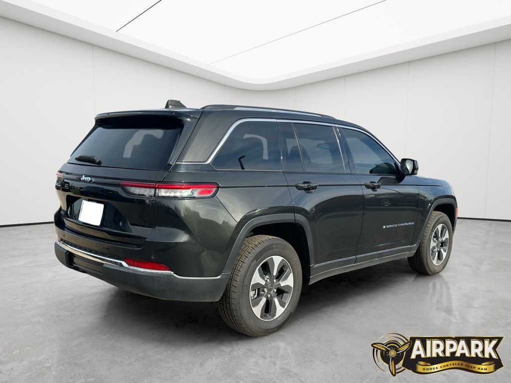 New 2023 Rocky Mountain Pearlcoat Jeep Base image 4