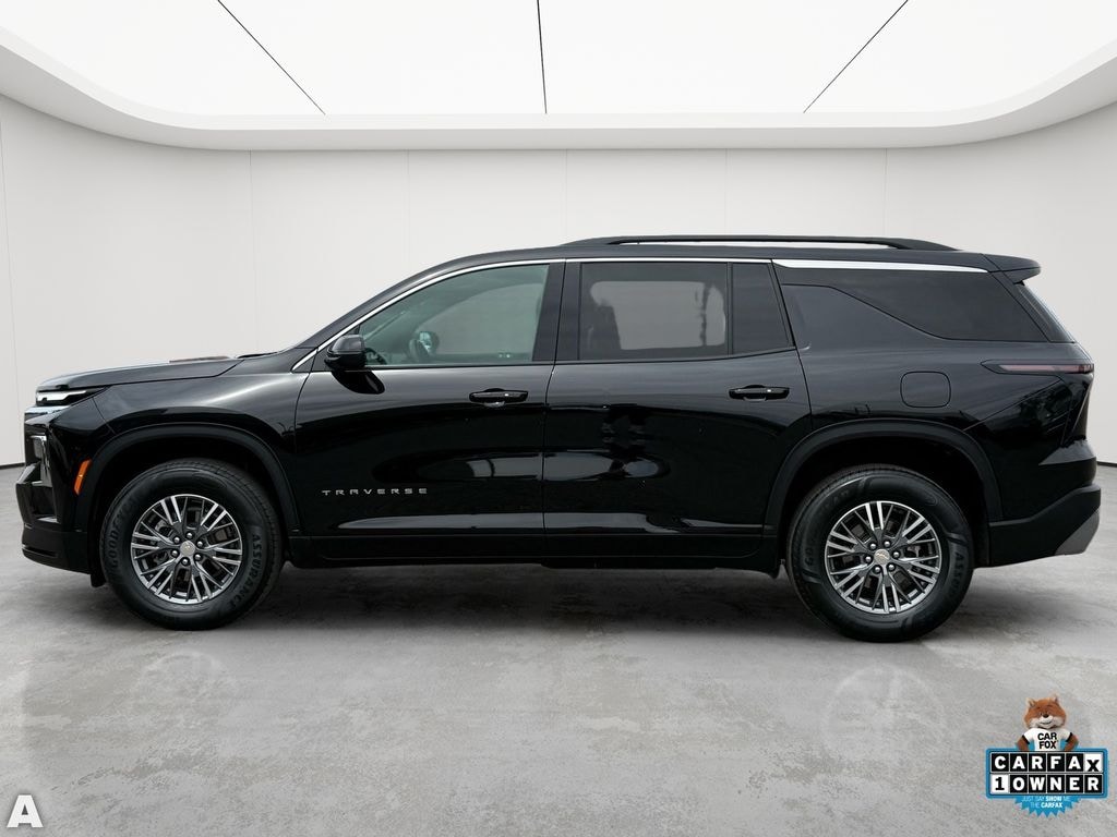 Used 2025 Chevrolet Traverse LT SUV