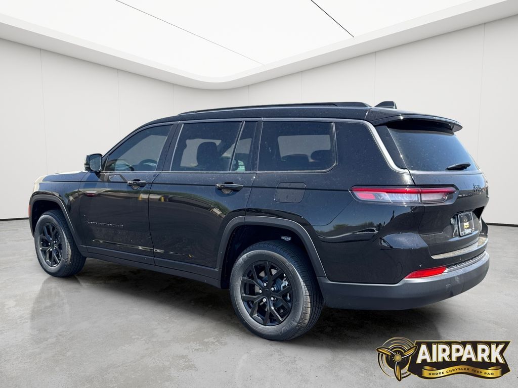 New 2026 Diamond Black Crystal Pearlcoat Jeep Laredo image 5