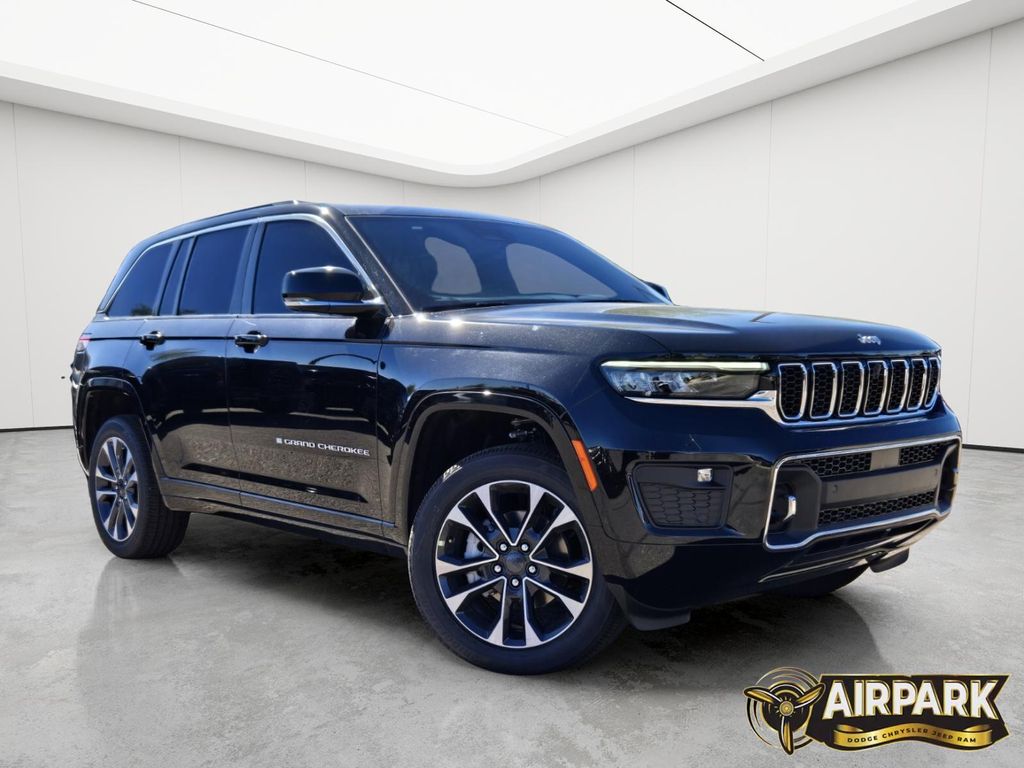 New 2025 Diamond Black Crystal Pearlcoat Jeep Overland image 2