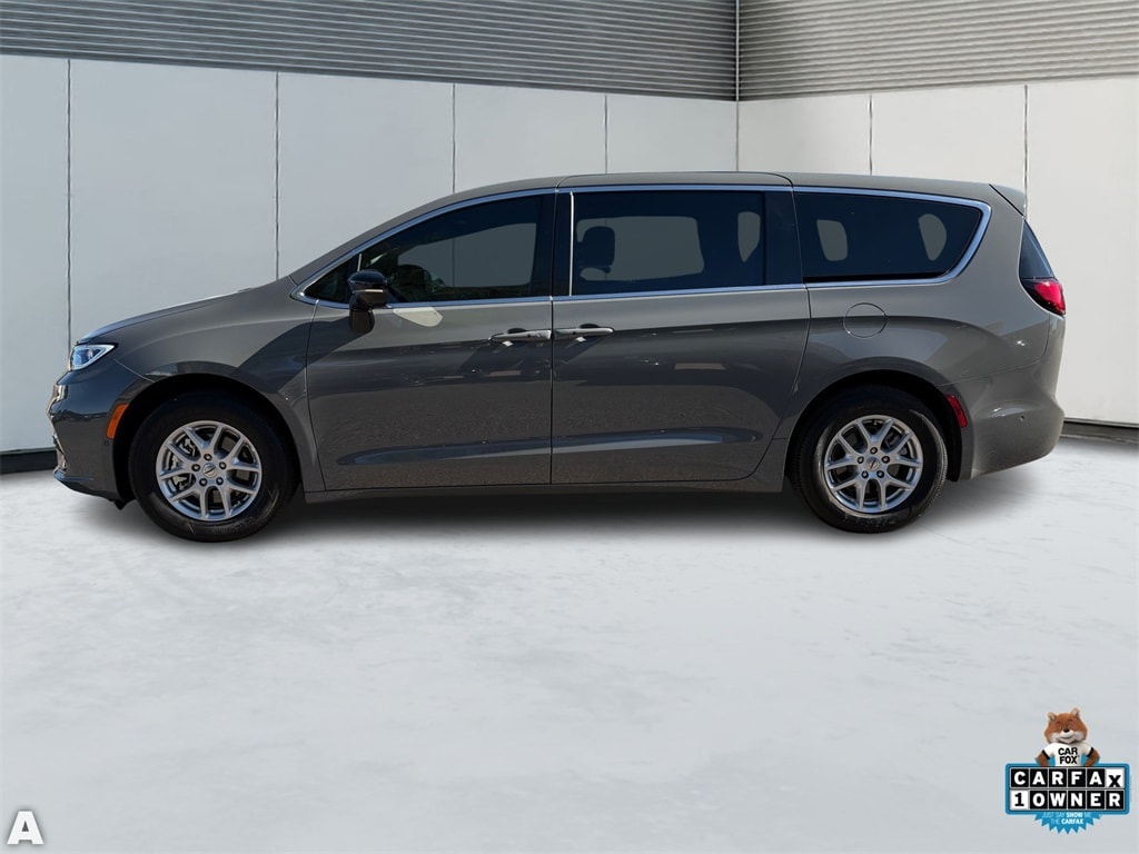 Used 2025 Chrysler Pacifica Select Minivan/Van