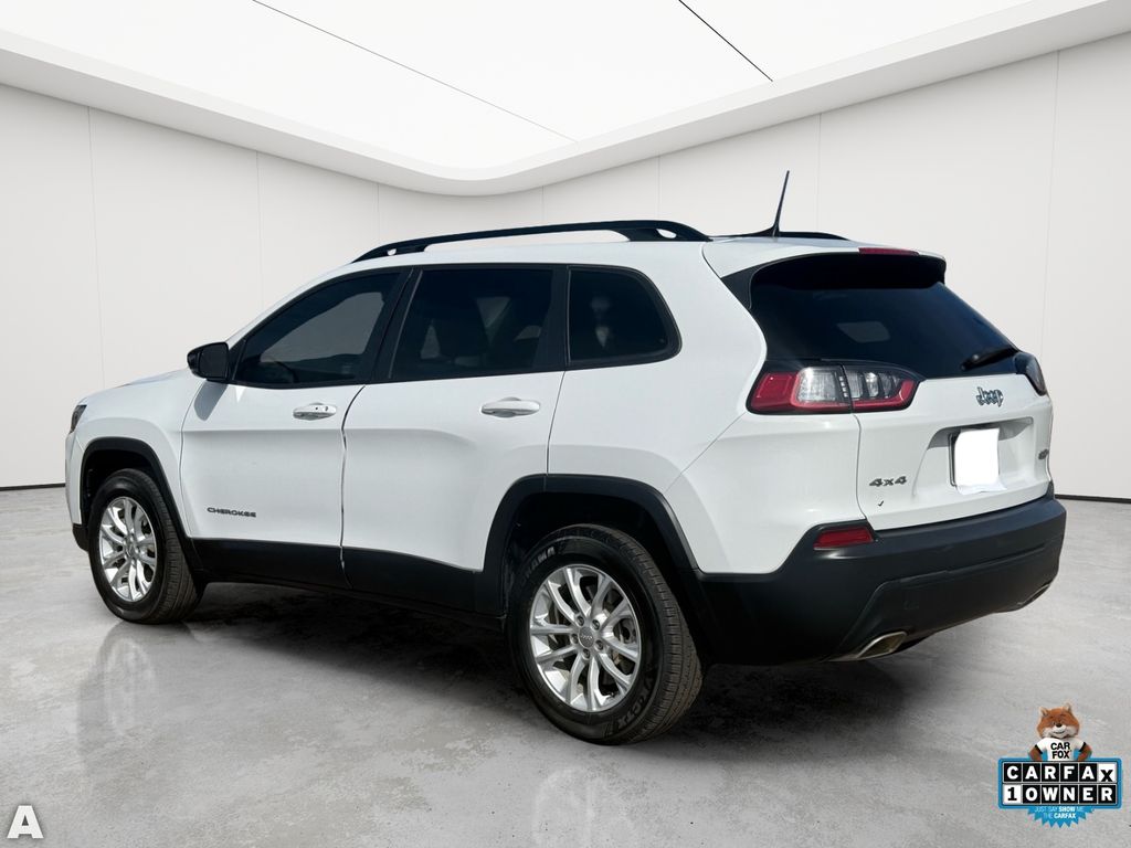 Used 2022 Bright White Clearcoat Jeep Latitude Lux image 4