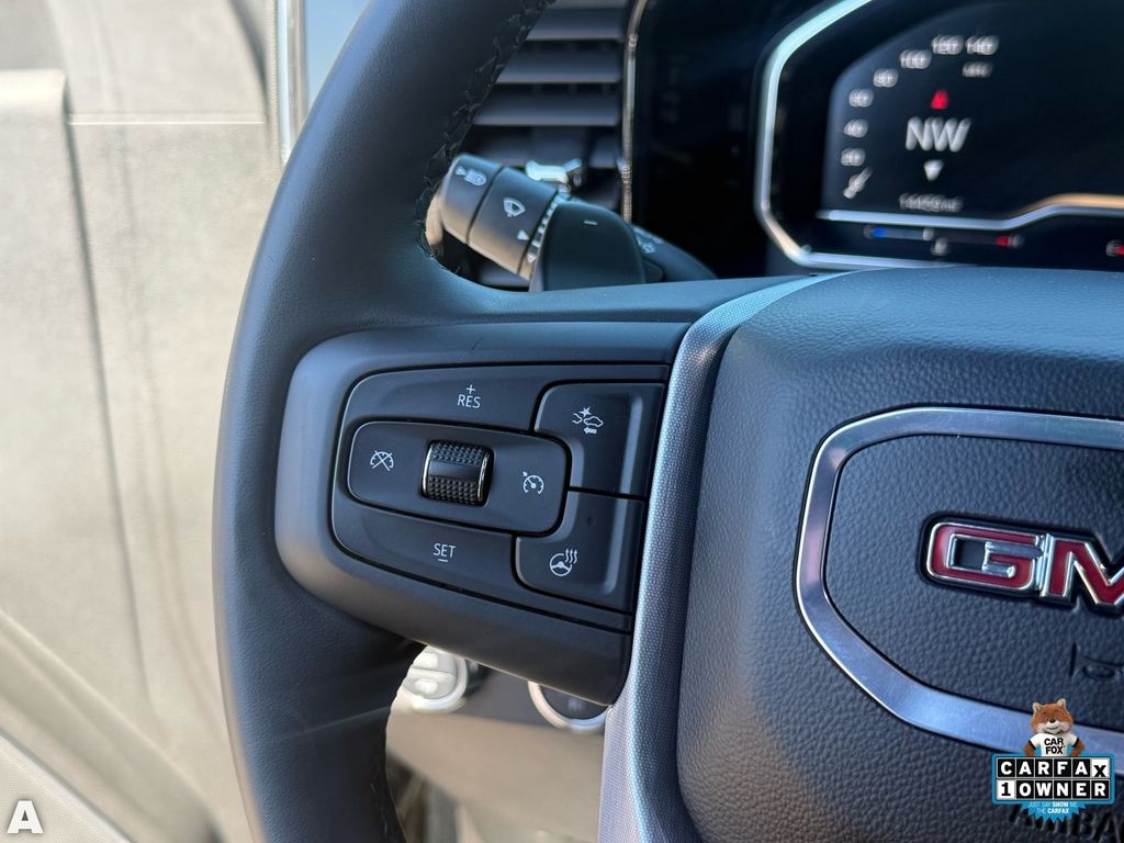 Used 2025 Onyx Black GMC Elevation image 16