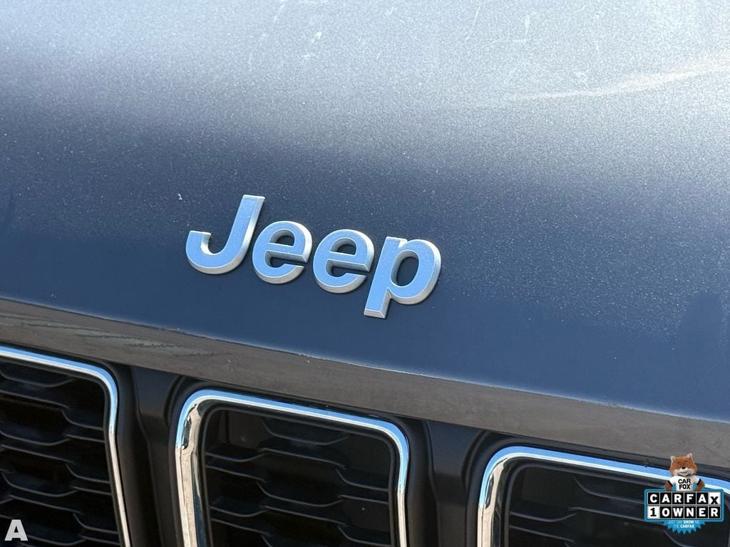 Used 2025 Baltic Gray Metallic Clearcoat Jeep Laredo image 29