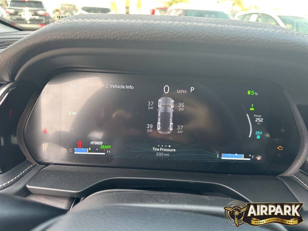 New 2023 Rocky Mountain Pearlcoat Jeep Base image 20