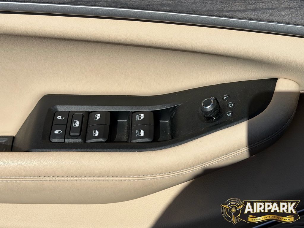 New 2023 Diamond Black Crystal Pearlcoat Jeep Base image 14