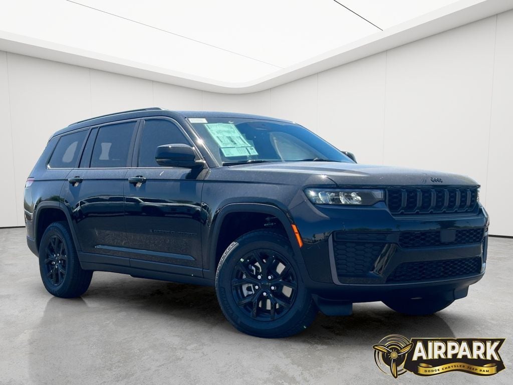 New 2026 Diamond Black Crystal Pearlcoat Jeep Laredo image 2