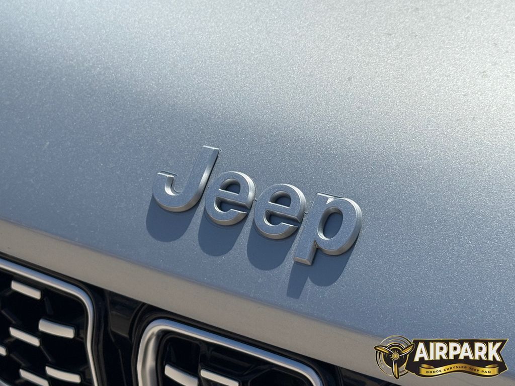 New 2025 Silver Zynith Jeep Summit image 27