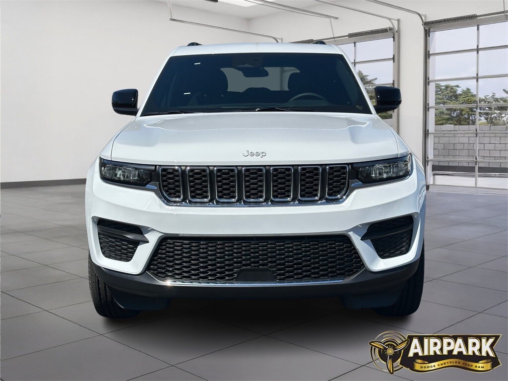 New 2025 Jeep Grand Cherokee Laredo Sport Utility